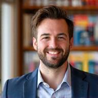 Portrait de Marc Bernard, libraire jeunesse.